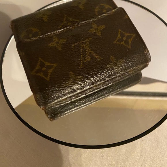 Louis Vuitton Monogram Short Wallet - Picture 9 of 16